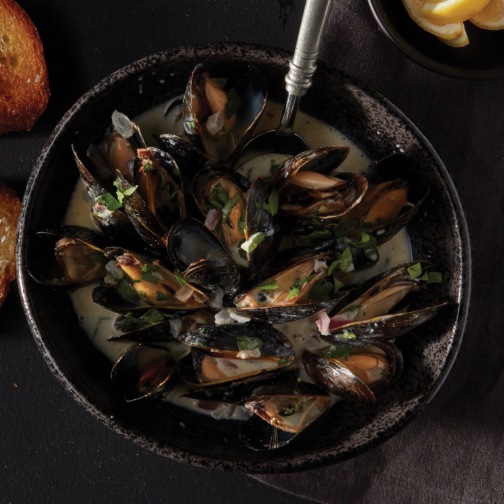 Creamy Garlic Mussels Recipe from HEB