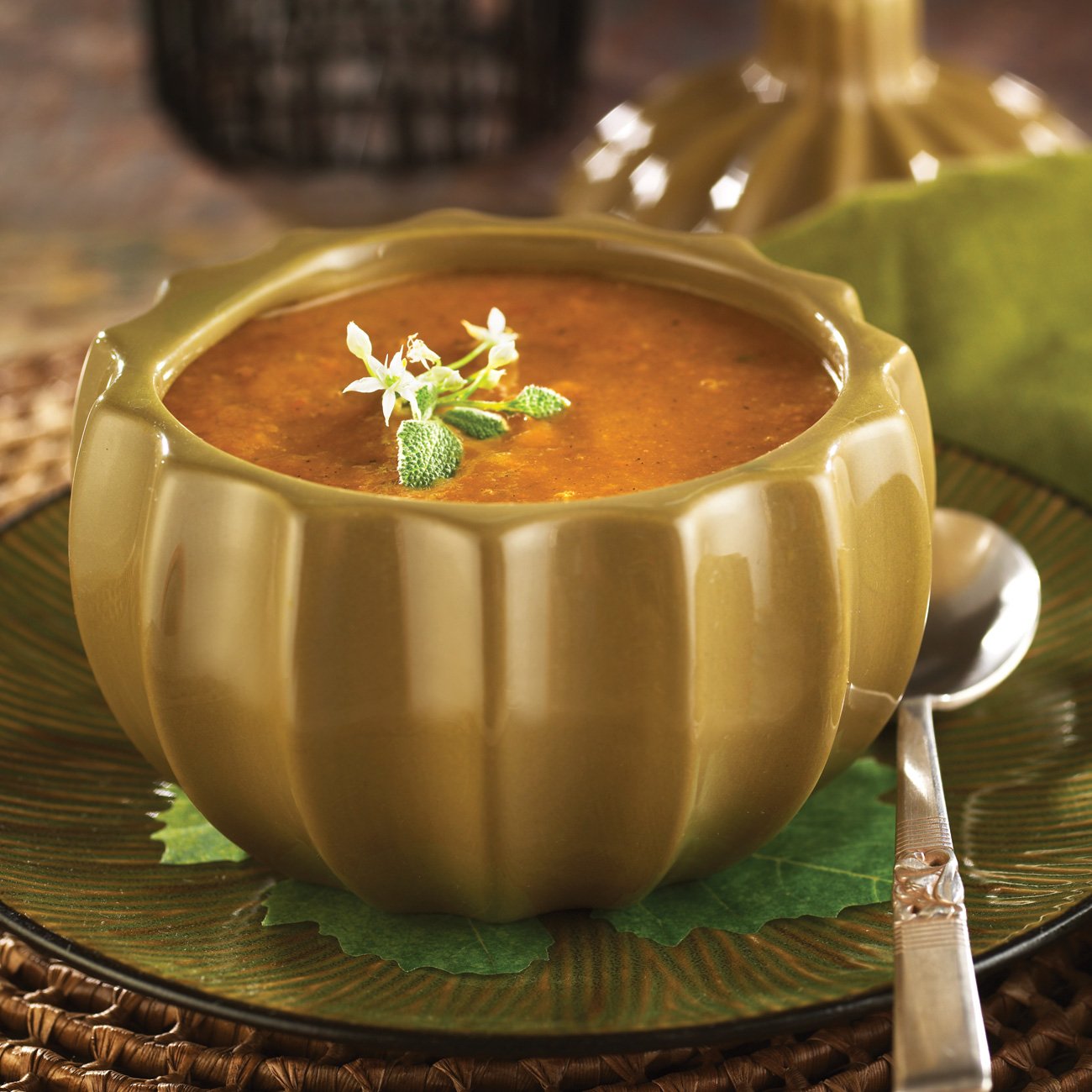 easy-creamy-pumpkin-soup-recipe-blondelish