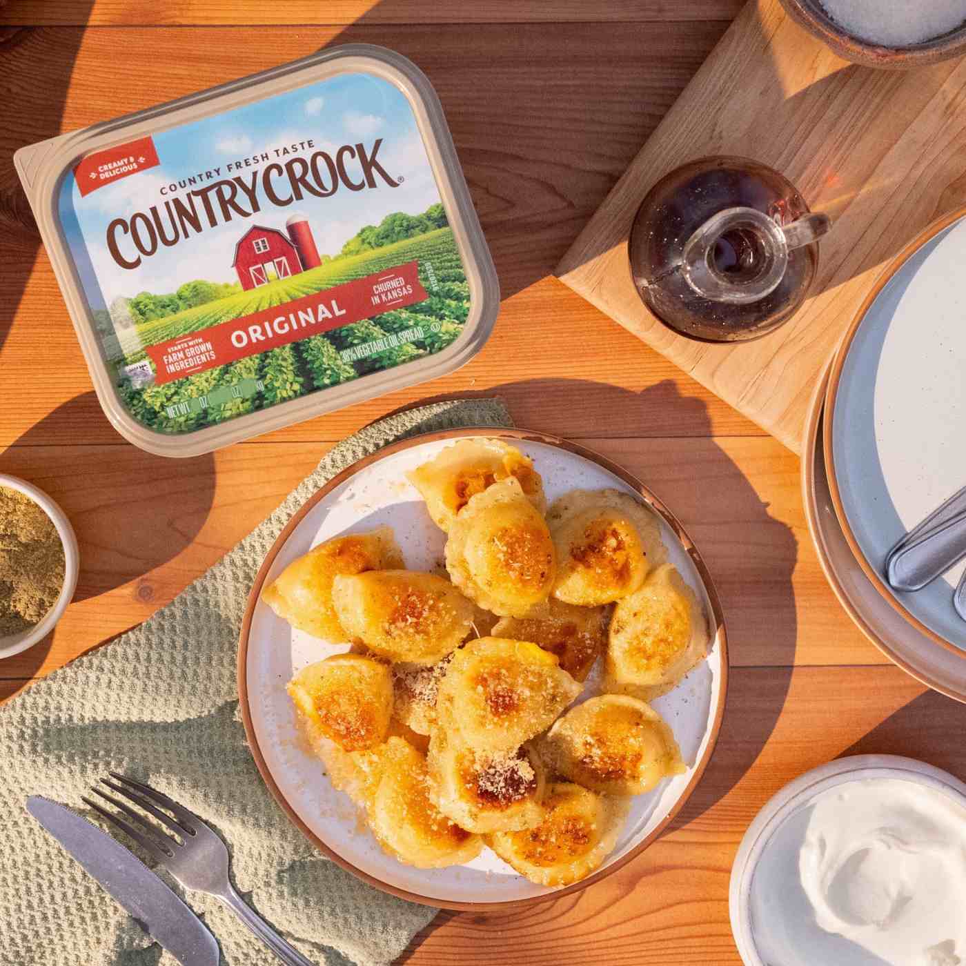 Country Crock Original Vegetable Oil Spread; image 3 of 6