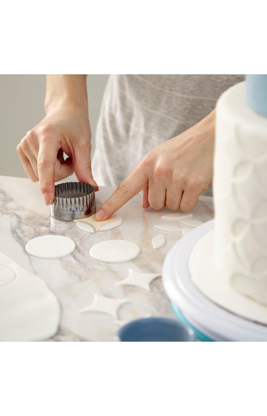 Wilton Decorator Preferred Rolled Fondant; image 3 of 4