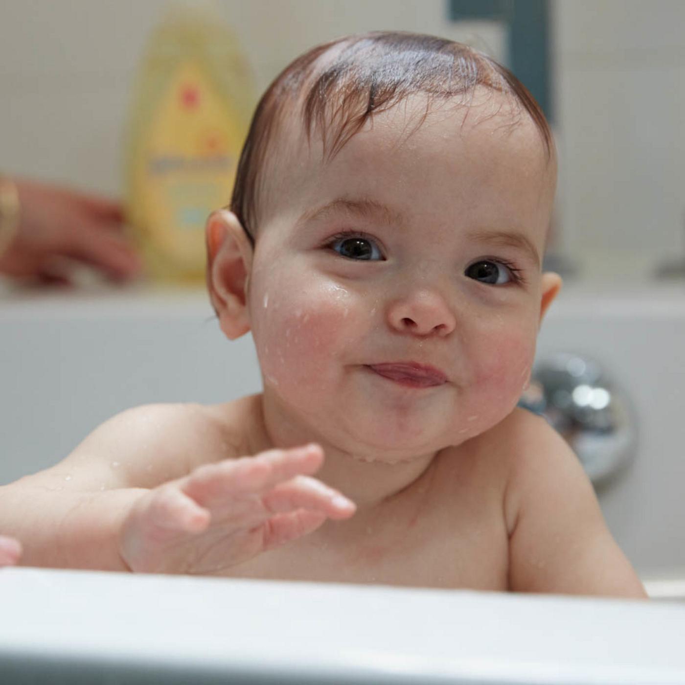 Johnson's Baby Shampoo; image 5 of 8