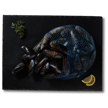 H-E-B Responsibly Raised Fresh Live Black Mussels, lb