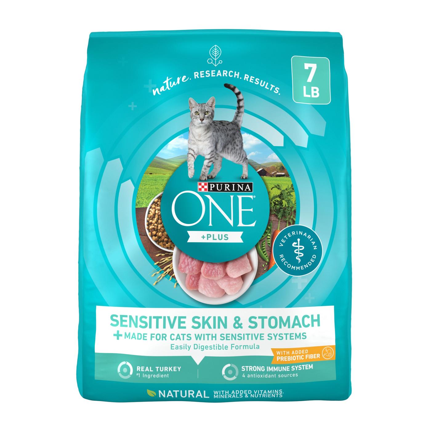 Purina ONE Purina ONE Sensitive Stomach, Sensitive Skin, Natural Dry Cat Food, +Plus Sensitive Skin and Stomach Formula; image 1 of 7