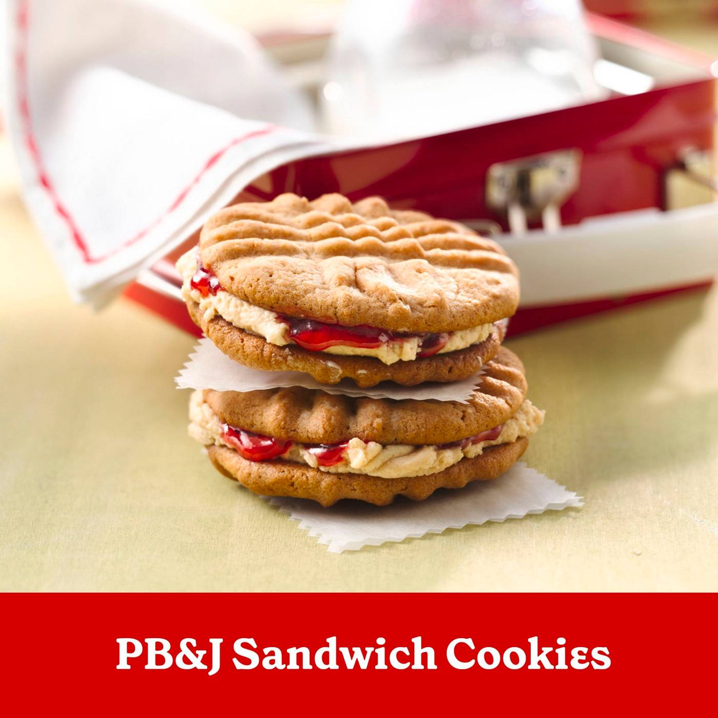 Betty Crocker Rich & Creamy White Frosting; image 2 of 6