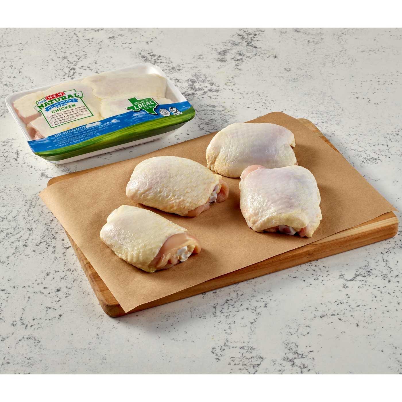 H-E-B Natural Bone-in Skin-on Chicken Thighs; image 3 of 4