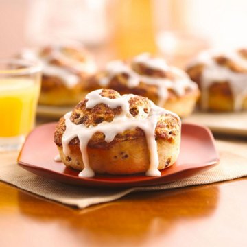 Pillsbury Cinnabon Flaky Cinnamon Rolls with Butter Cream Icing, 8 ct