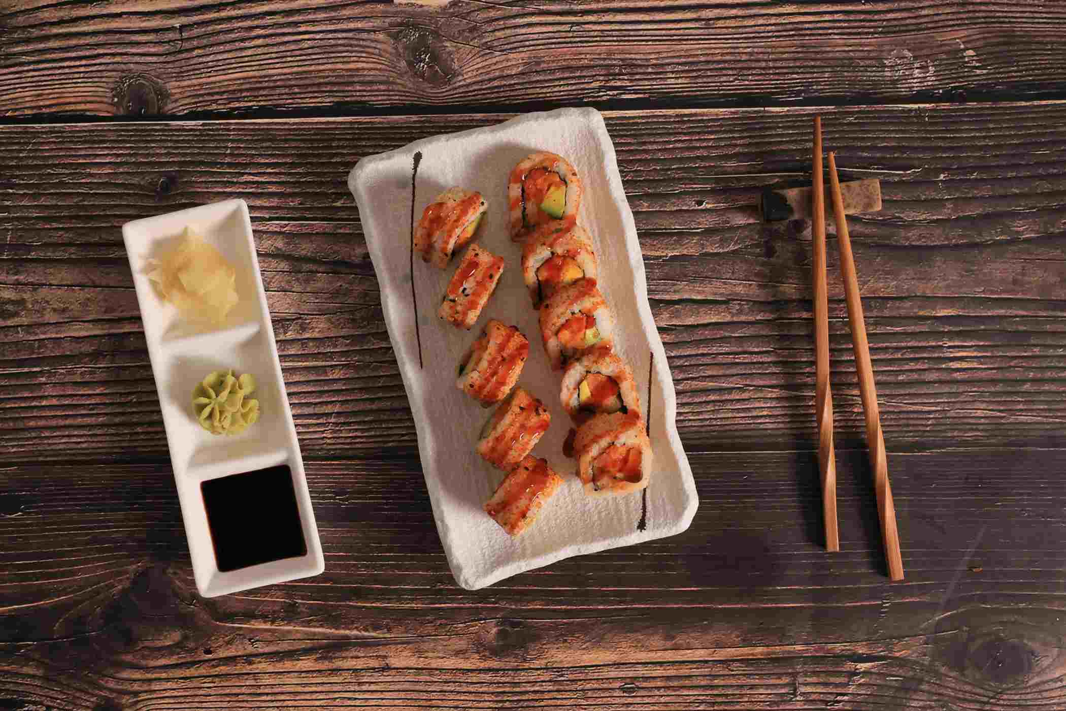 H-E-B Sushiya Spicy Salmon Sushi Roll; image 3 of 4