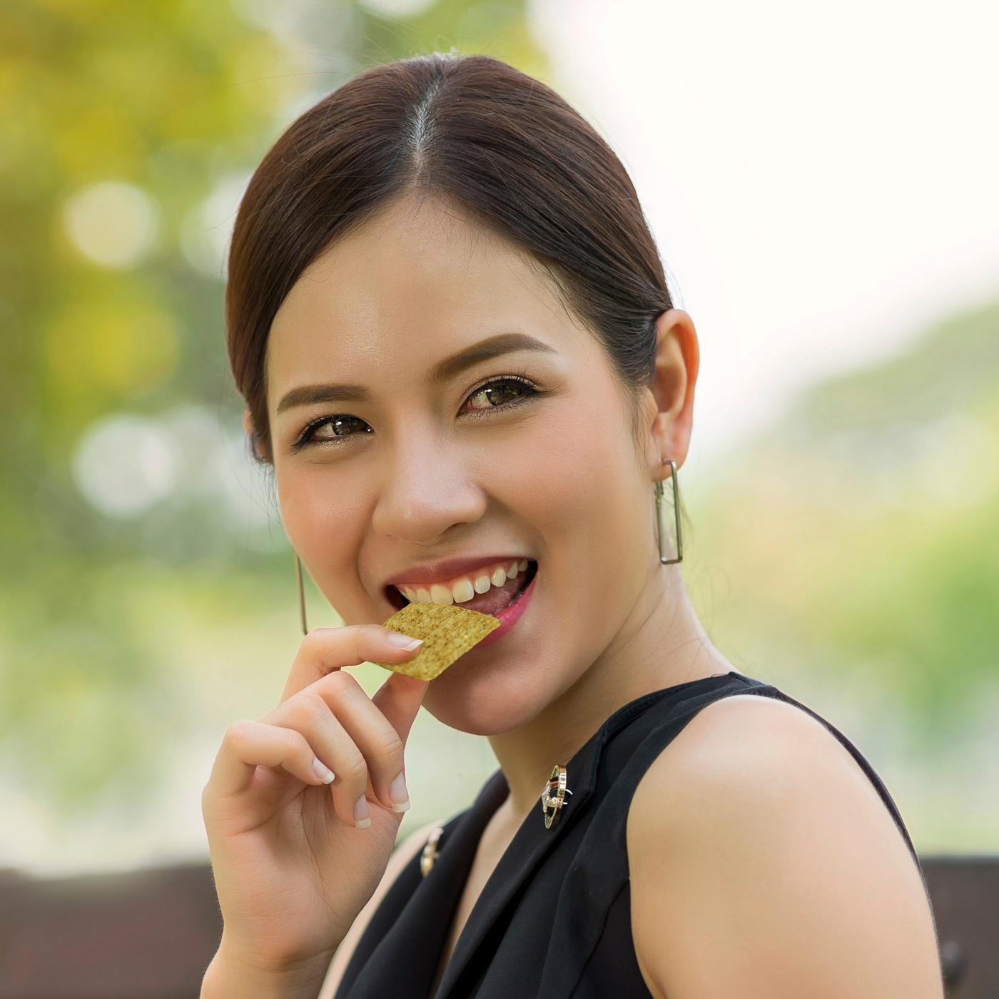 Triscuit Rosemary & Olive Oil Whole Grain Wheat Crackers; image 9 of 10