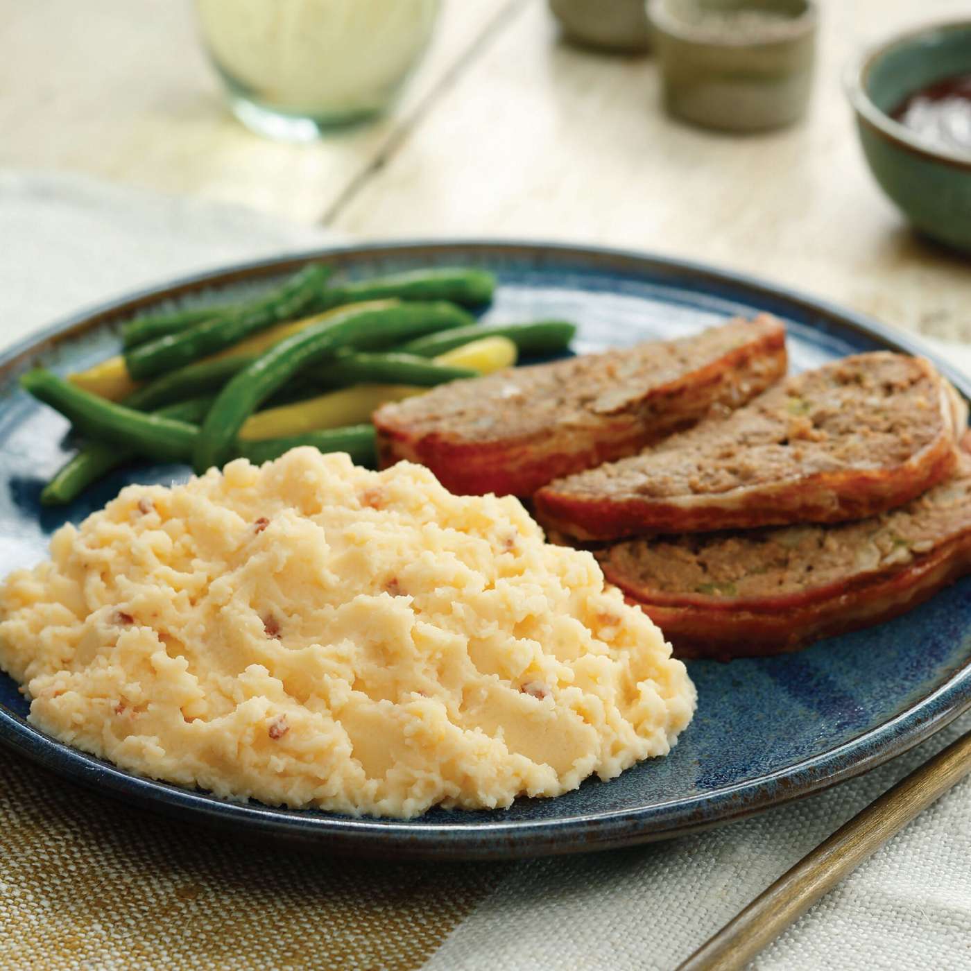 Idahoan Applewood Smoked Bacon Mashed Potatoes; image 4 of 4