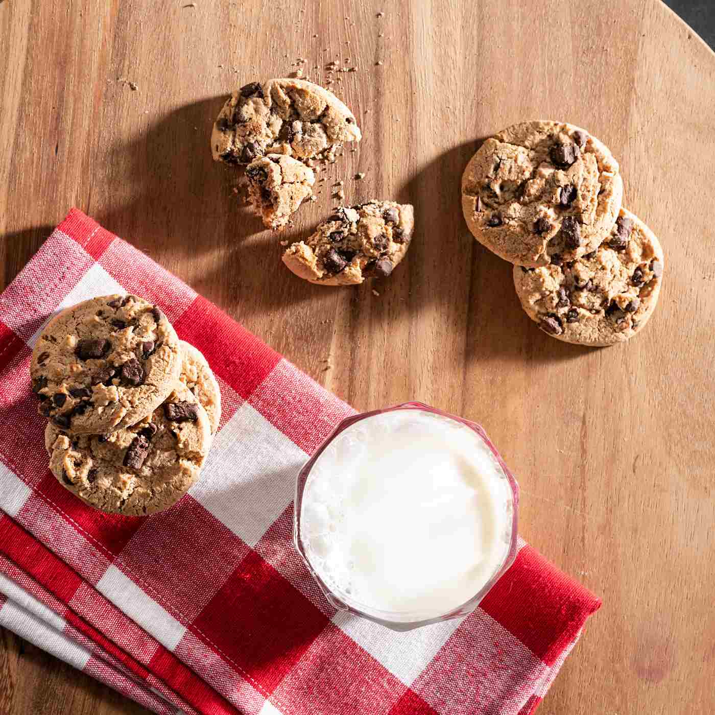 Chips Ahoy! Chunky Chocolate Chip Cookies; image 7 of 9