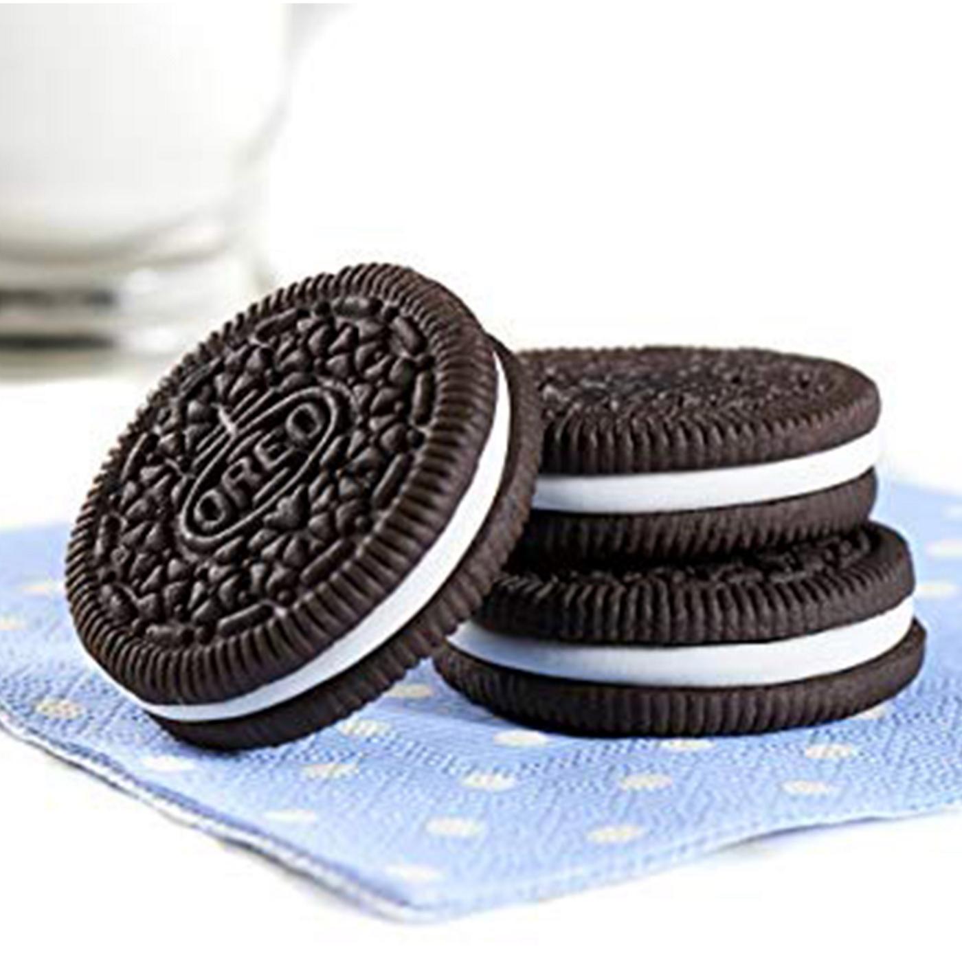 OREO Chocolate Sandwich Cookies Family Size; image 6 of 17