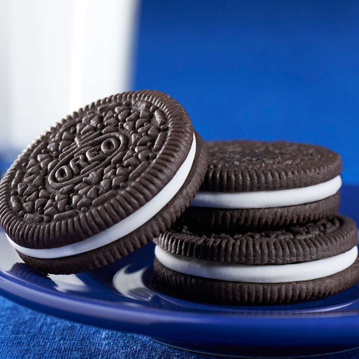 OREO Chocolate Sandwich Cookies - Family Size; image 4 of 18