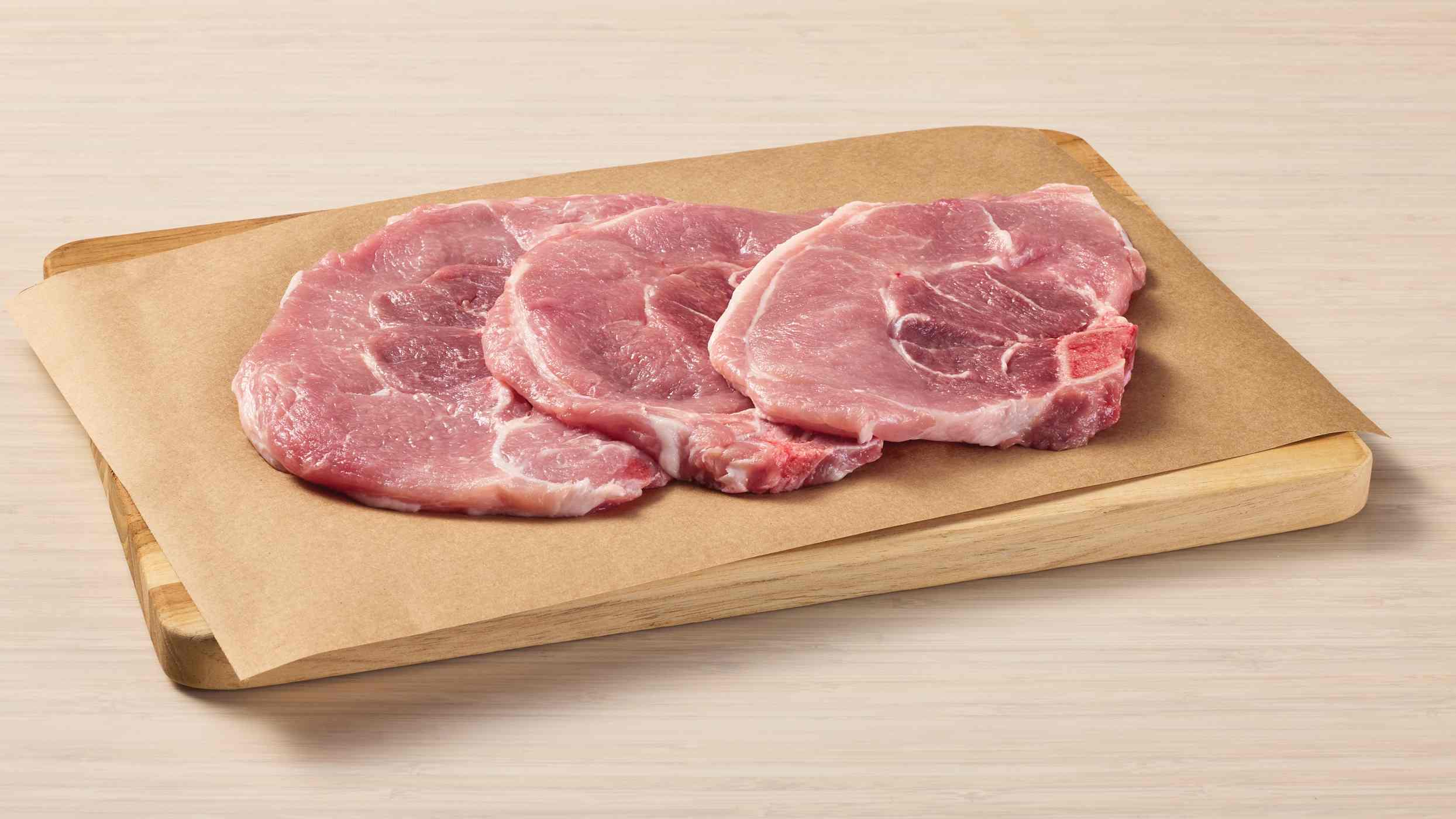 H-E-B Bone-in Sirloin Pork Chops - Texas-Size Pack; image 2 of 3