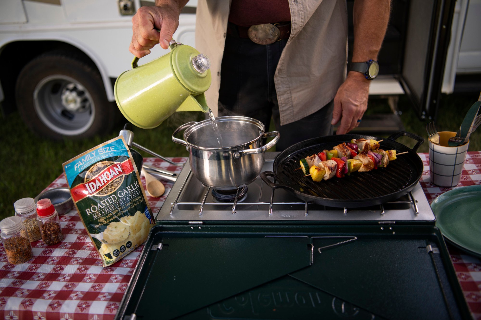 Idahoan Roasted Garlic Mashed Family Size, Potatoes