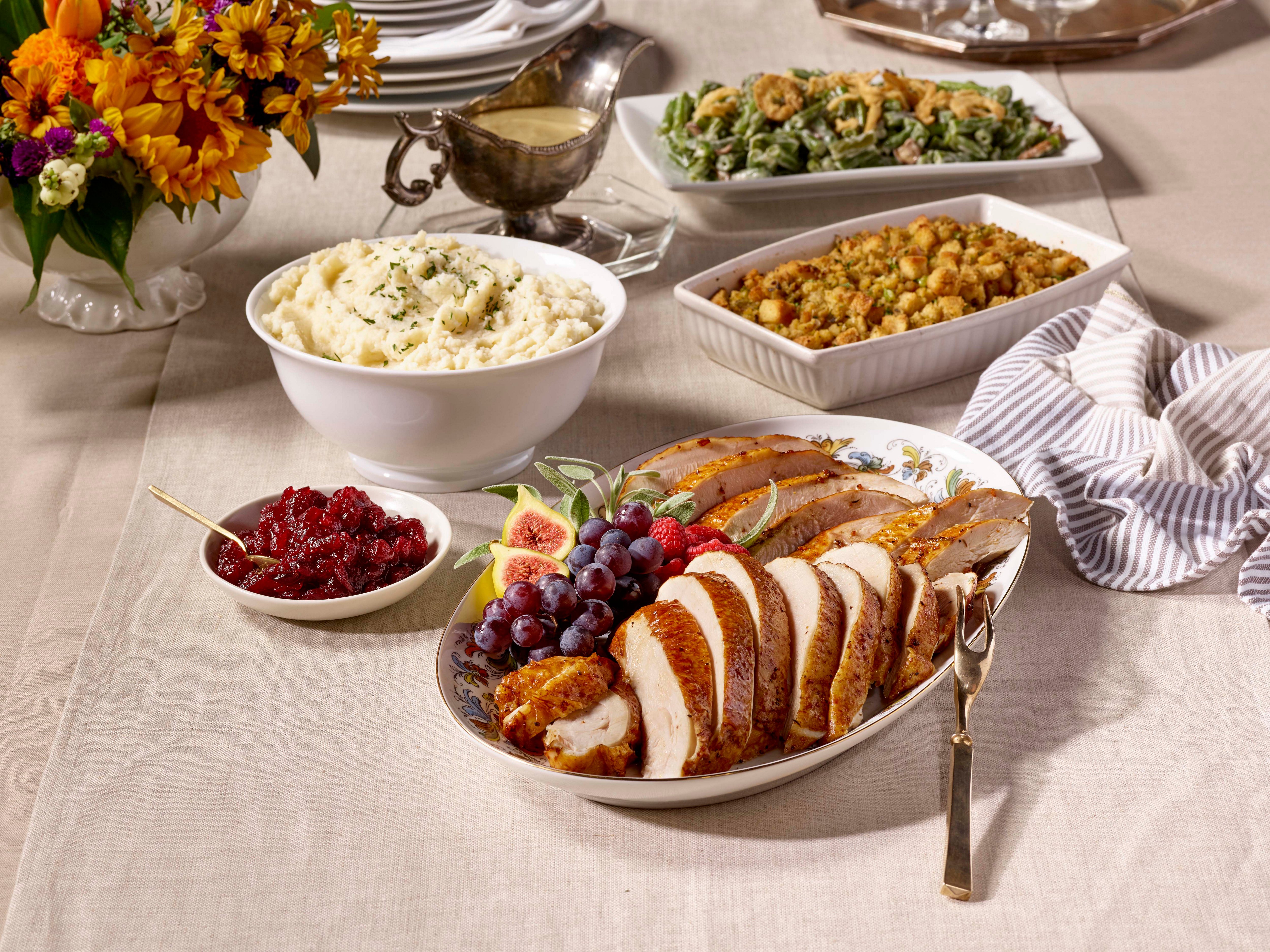 H-E-B Rotisserie Turkey Breast Dinner - Shop Entrees & Sides at H-E-B