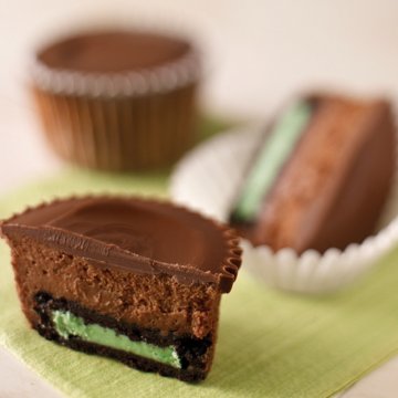 OREO Mint Creme Chocolate Sandwich Cookies - Family Size