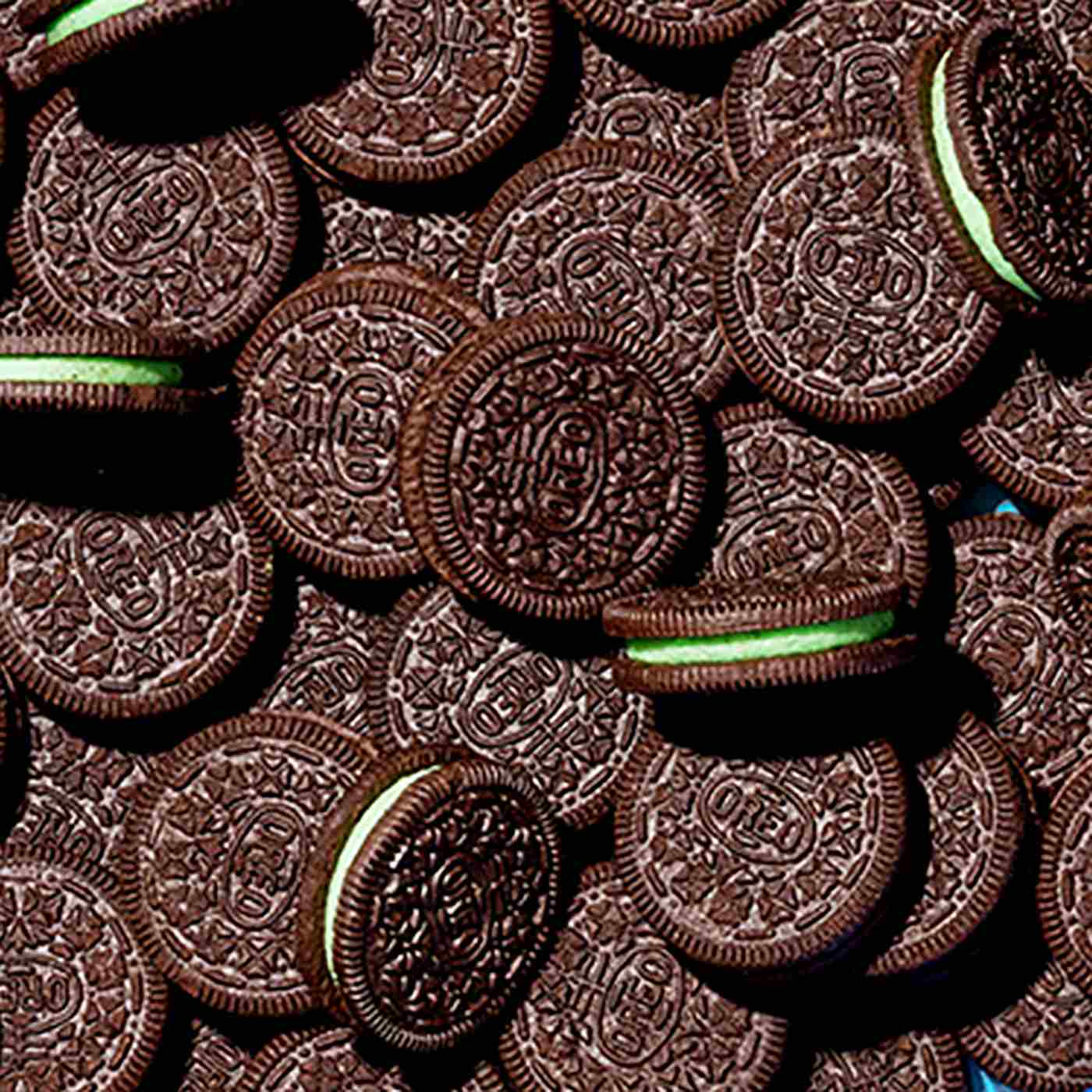 OREO Mint Creme Chocolate Sandwich Cookies - Family Size; image 7 of 10