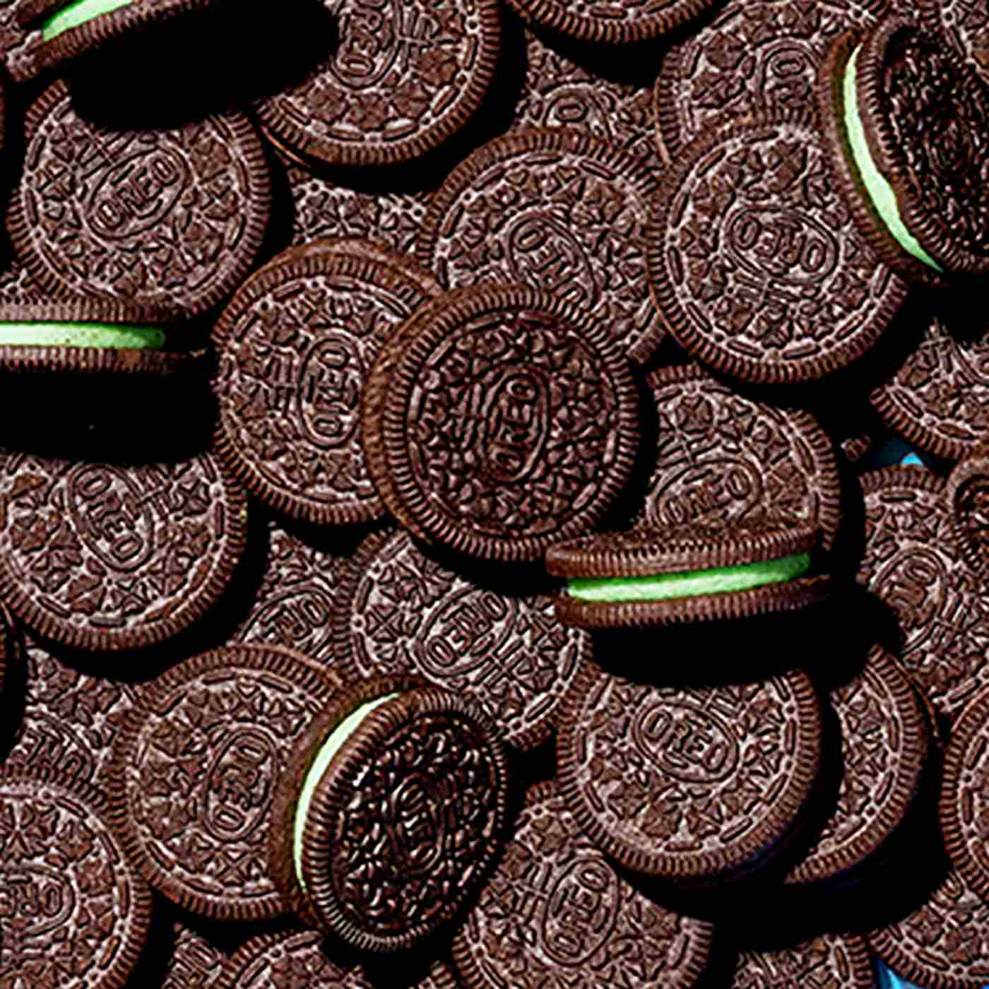 OREO Mint Creme Chocolate Sandwich Cookies Family Size; image 6 of 9