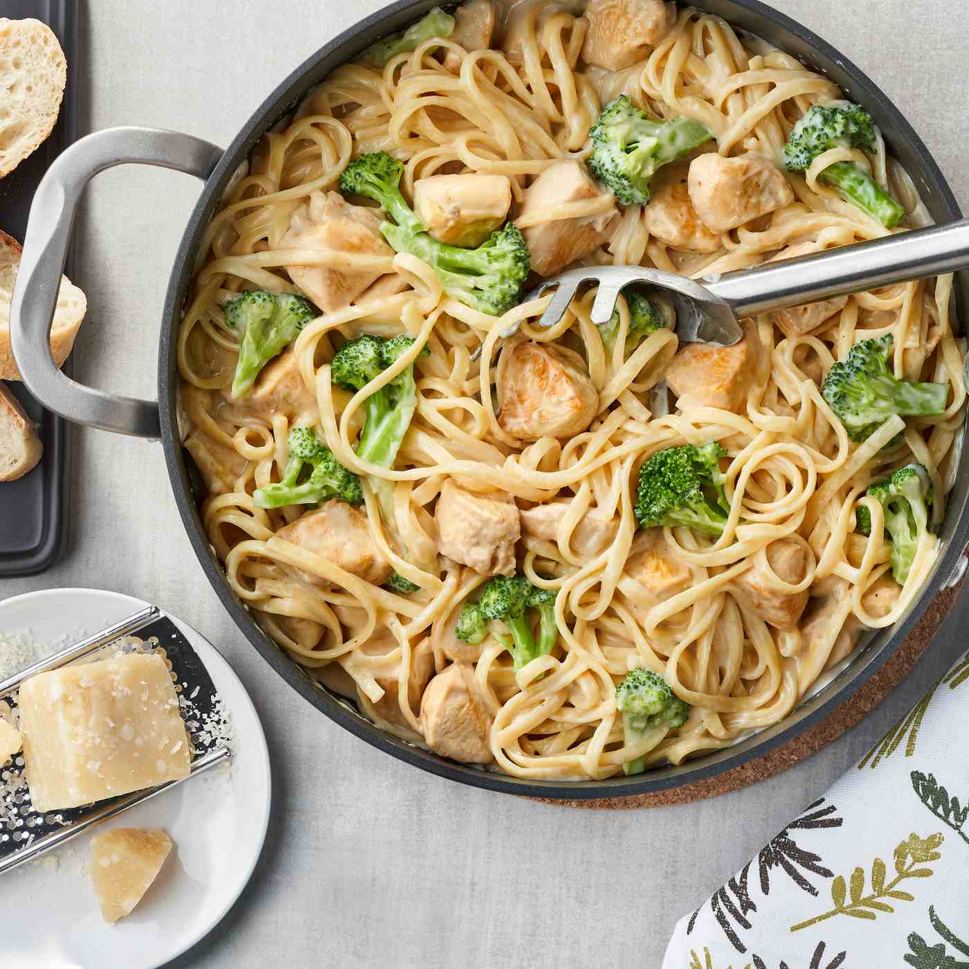 Prego Homestyle Alfredo Pasta Sauce; image 6 of 6