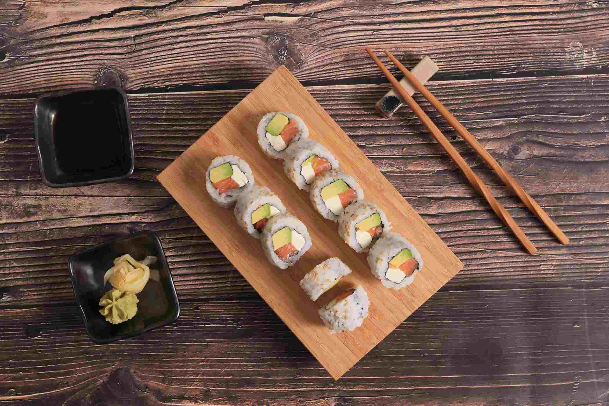 H-E-B Sushiya Philadelphia Sushi Roll with Smoked Salmon; image 4 of 4