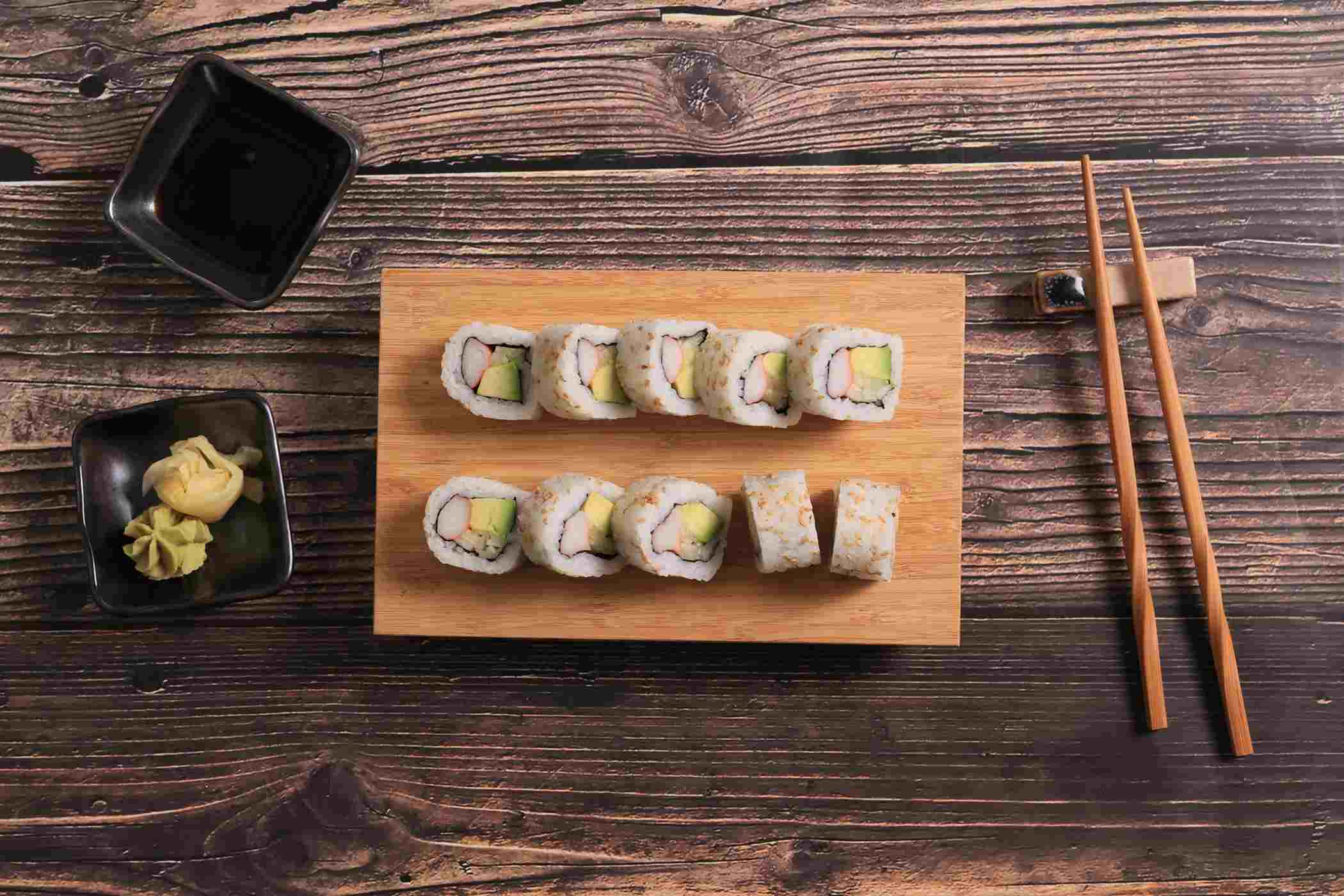 H-E-B Sushiya California Sushi Roll; image 2 of 4