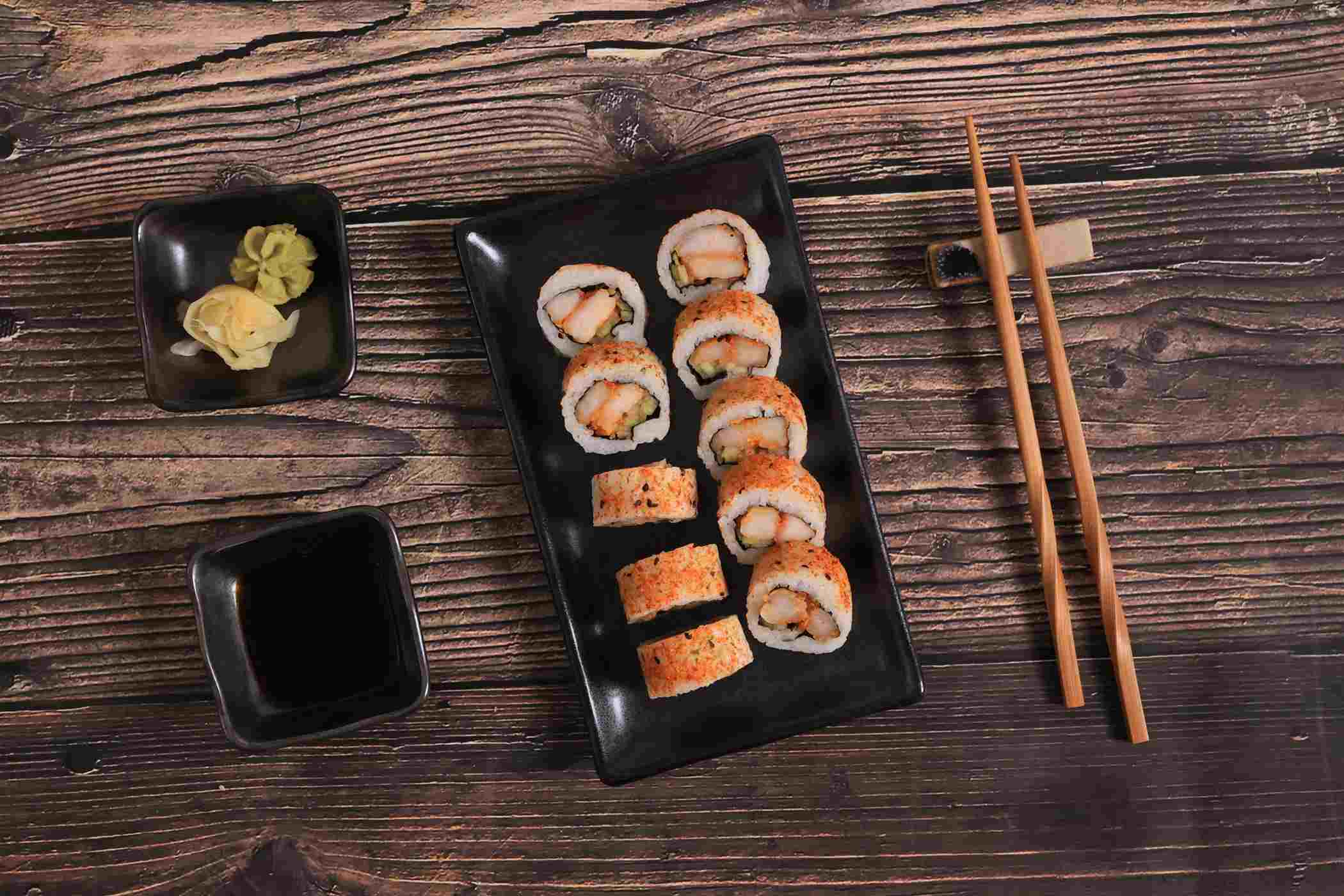 H-E-B Sushiya Spicy Shrimp Sushi Roll; image 4 of 4