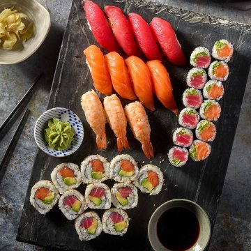 H-E-B Sushiya Sushi Party Tray - Sea Haven, 33 pc