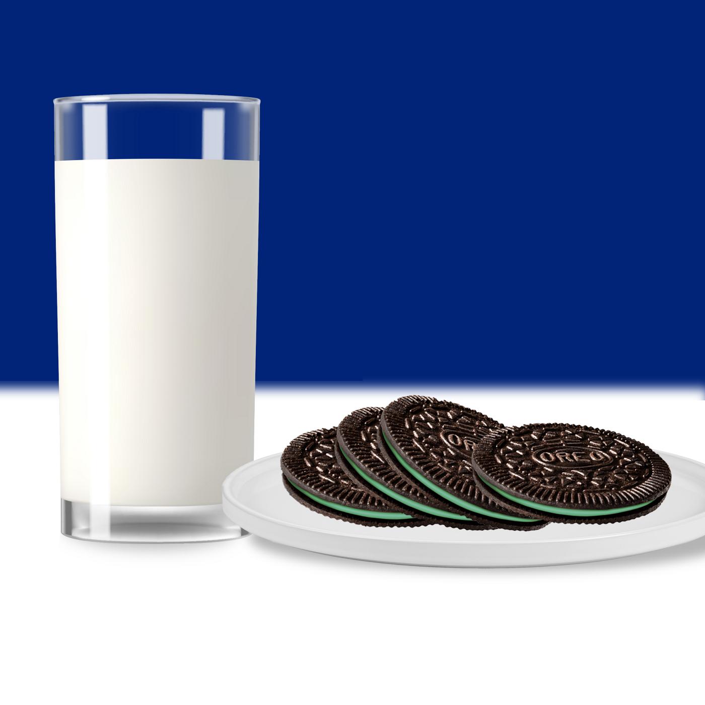 OREO Thins Mint Creme Chocolate Sandwich Cookies Family Size; image 3 of 17