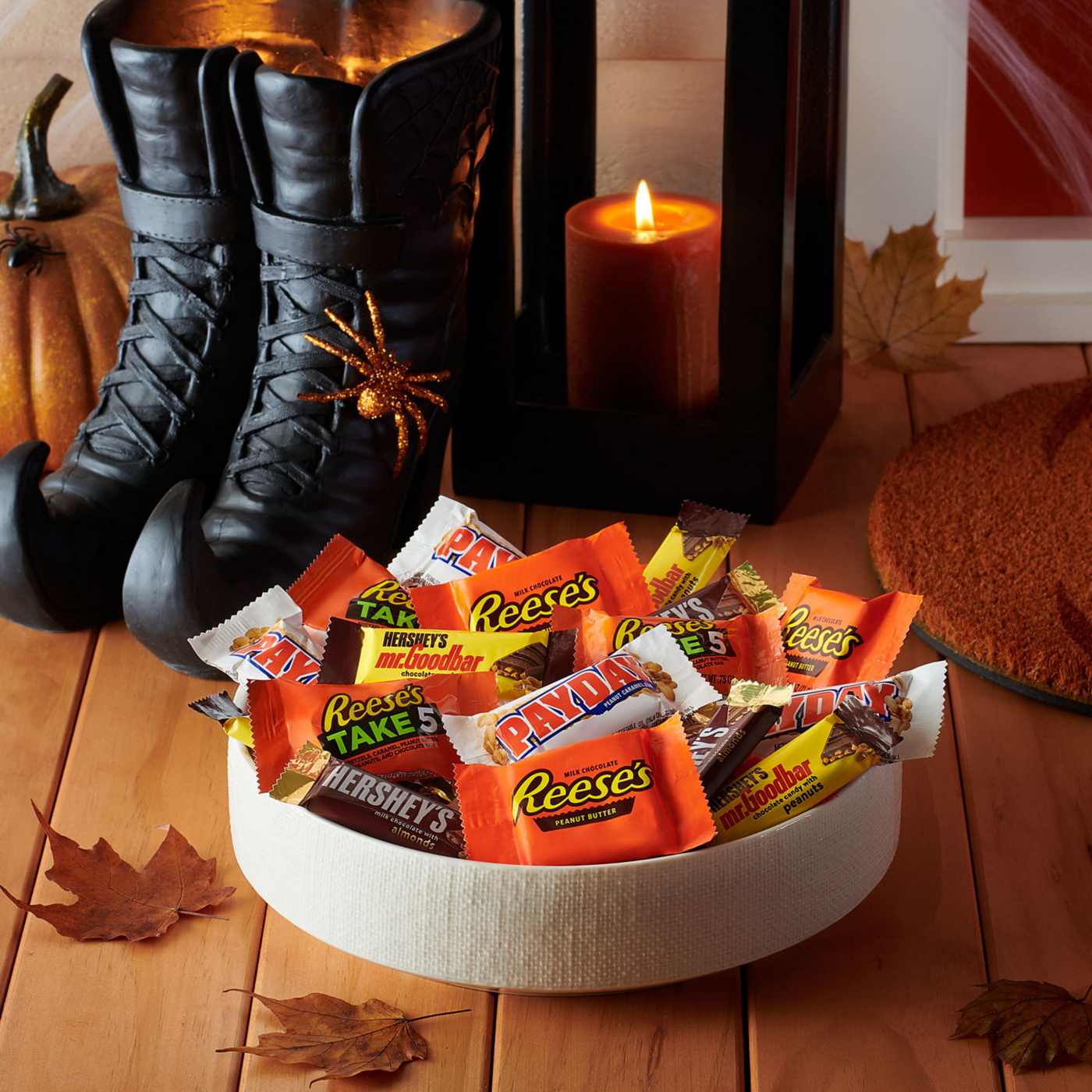 Hershey's, Reese's, Payday, & mr. Goodbar Nut Lovers Assorted Snack Size Halloween Candy; image 7 of 7