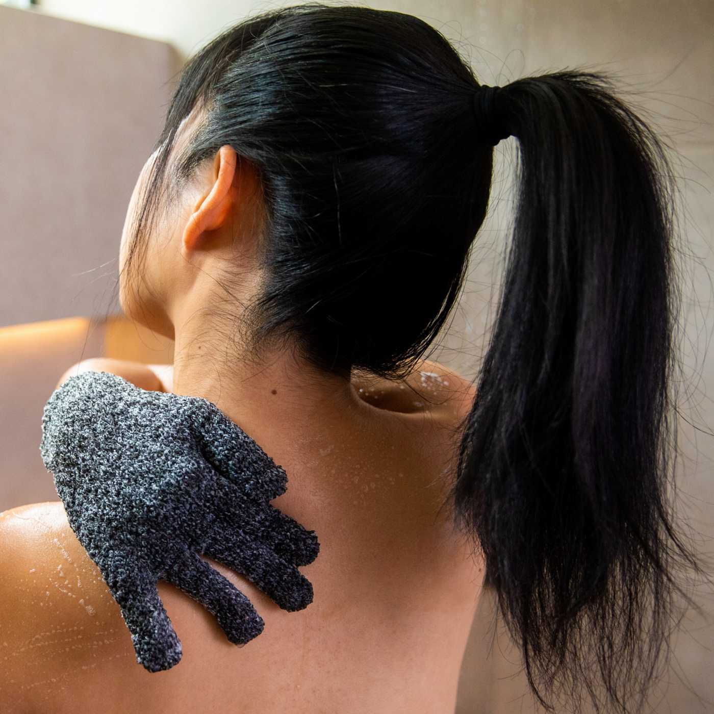 Cleanlogic Charcoal Infused Exfoliating Body Gloves; image 2 of 2