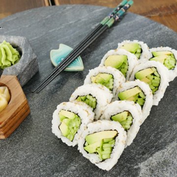 H-E-B Sushiya Avocado Cucumber Maki Sushi Roll