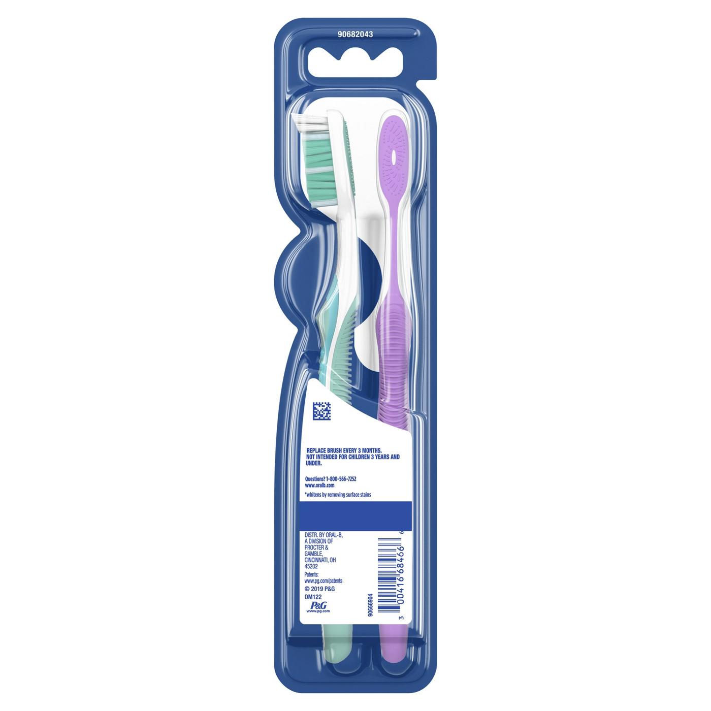 Oral-B Vivid Whiteing Soft Toothbrushes; image 3 of 10