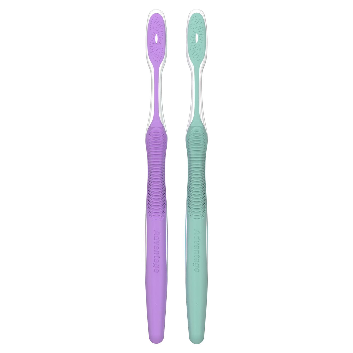 Oral-B Vivid Whiteing Soft Toothbrushes; image 4 of 10