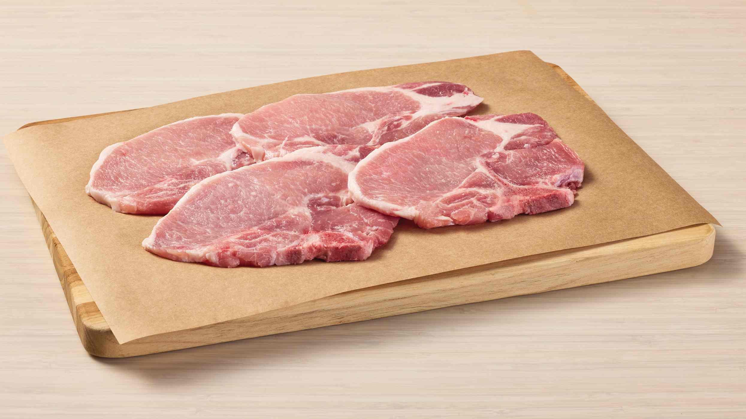 H-E-B Bone-in Center Loin Pork Chops - Texas-Size Pack; image 2 of 4