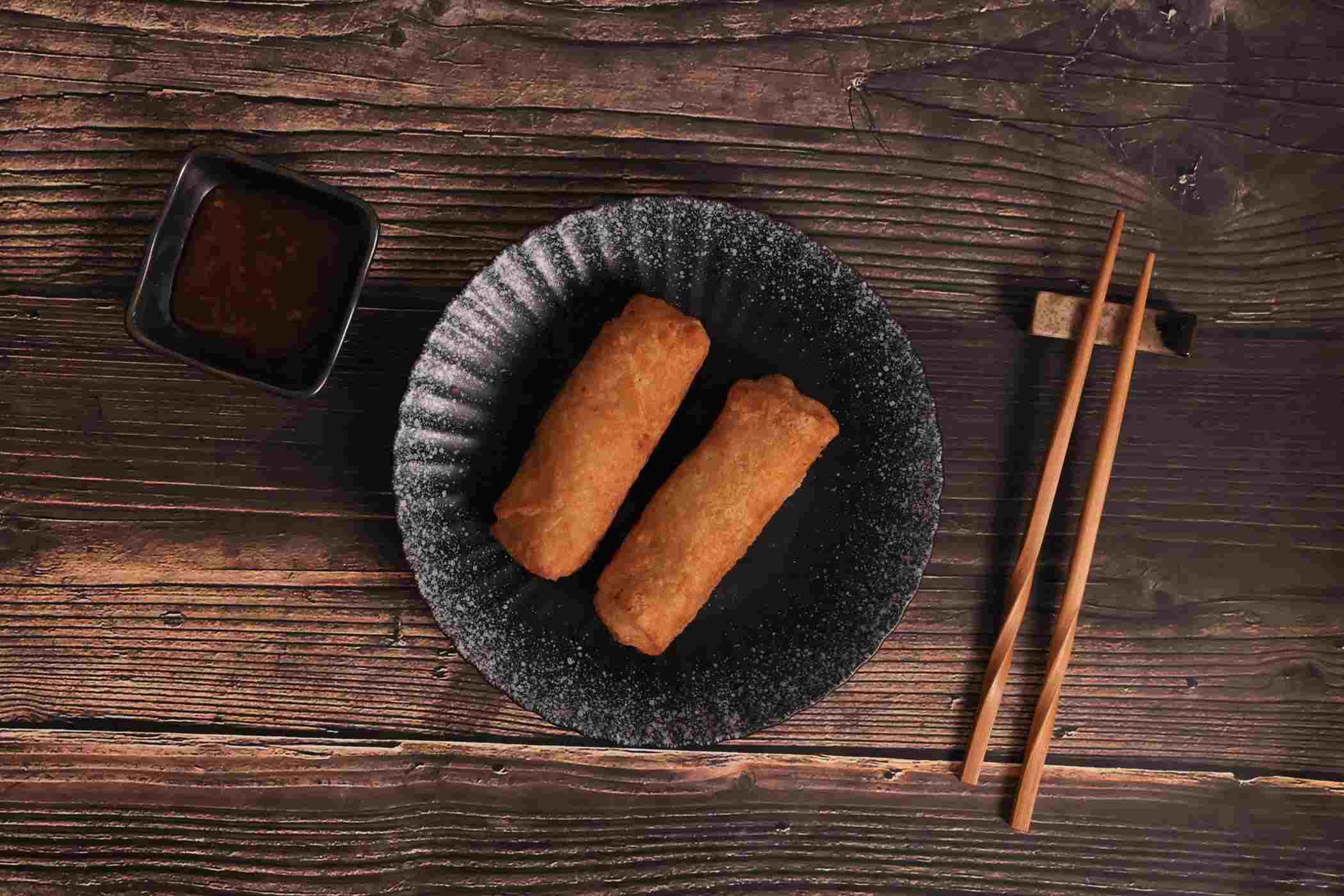 H-E-B Sushiya Chicken Egg Rolls; image 2 of 3