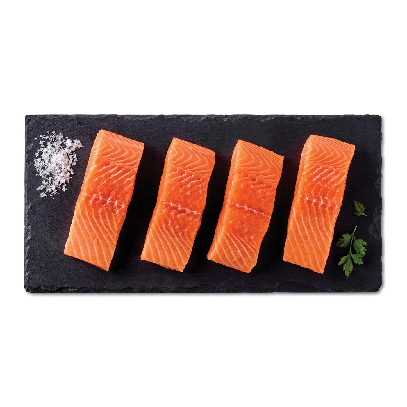H-E-B Responsibly Raised Fresh Atlantic Salmon Fillet; image 3 of 3