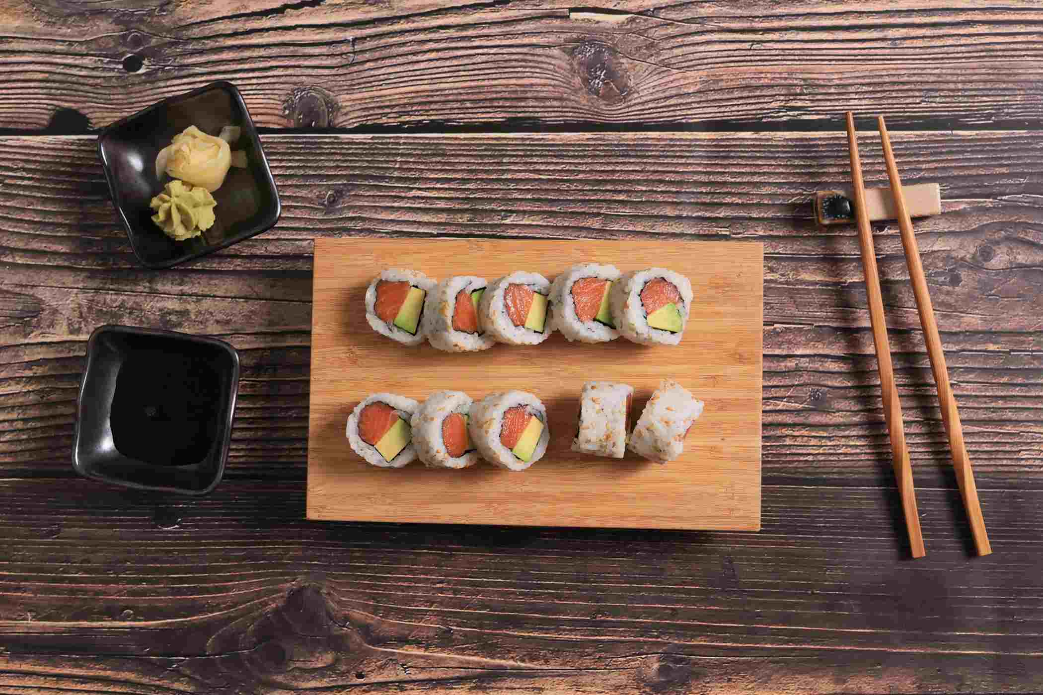 H-E-B Sushiya Salmon Avocado Sushi Roll – Kosher; image 2 of 4