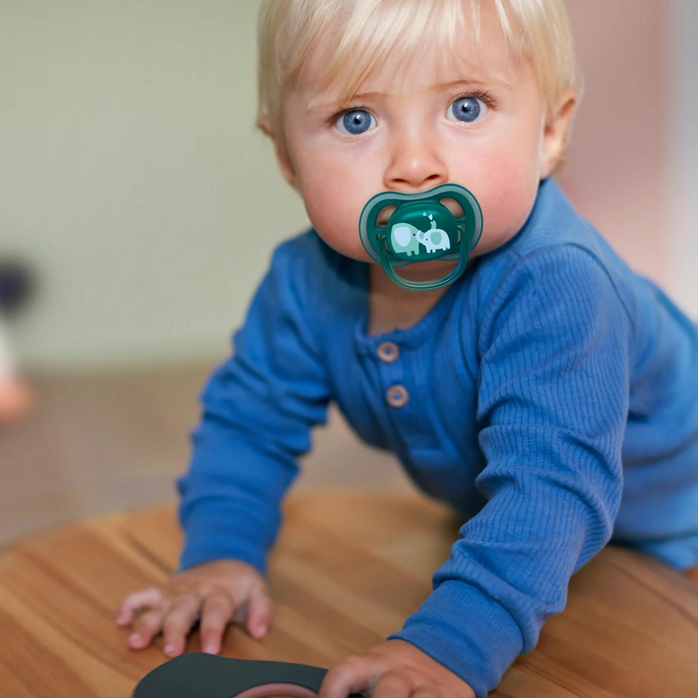 AVENT Ultra Air Pacifier 18m+; image 2 of 3