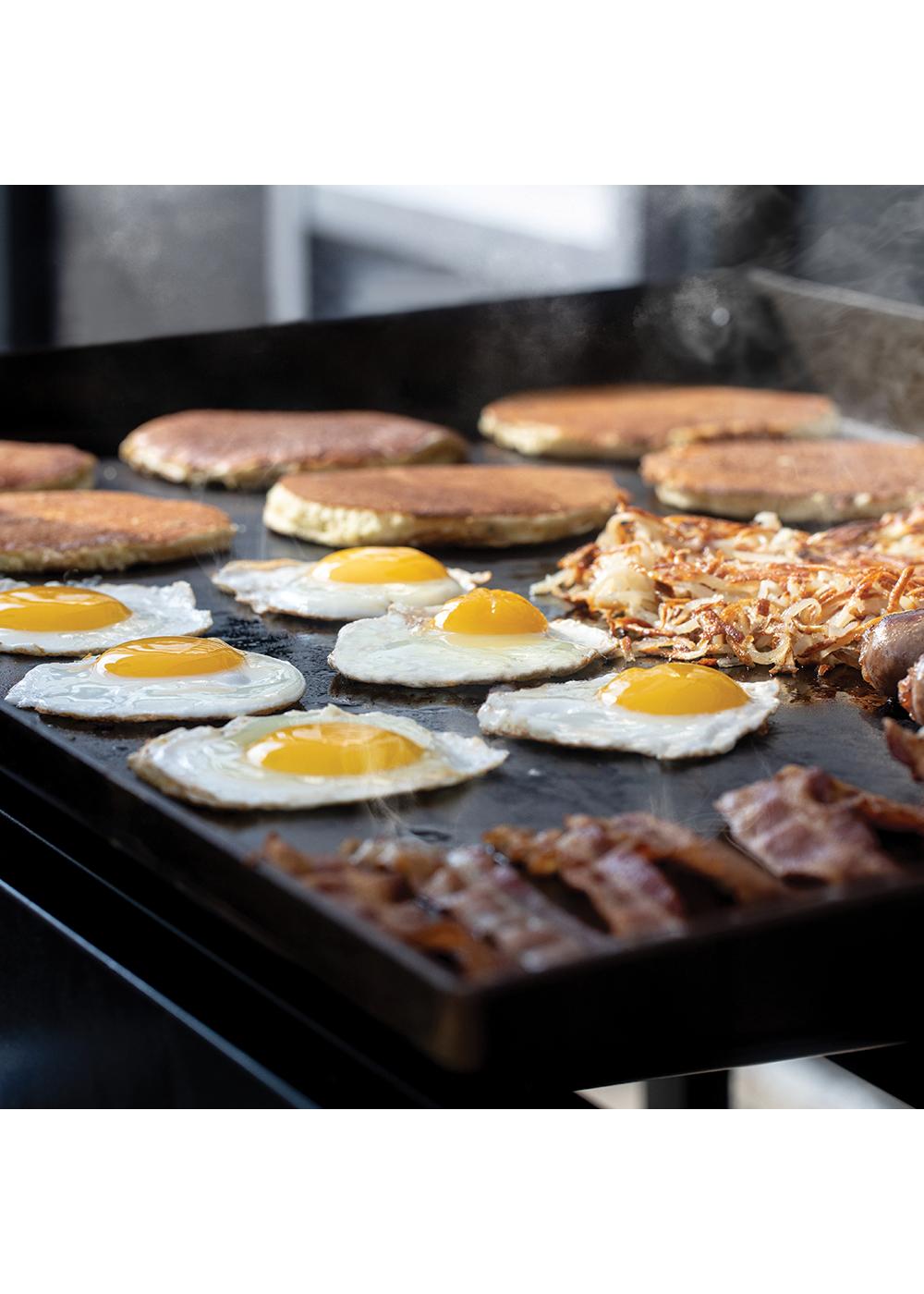 4-Burner Flat Iron® Gas Griddle with Hinged Lid - Char-Griller