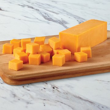 H-E-B Deli Artisan Yellow Cheddar Cheese Cubes