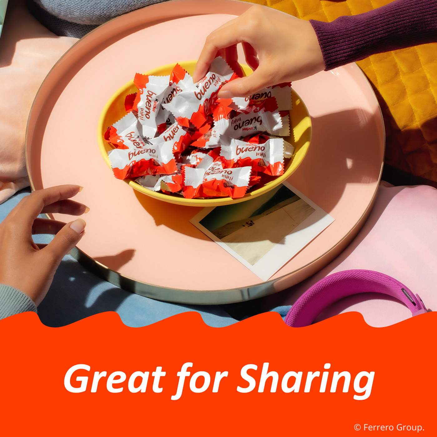 Kinder Bueno Mini Chocolate Bites with Crispy Wafer & Hazelnut Cream - Share Pack; image 4 of 6