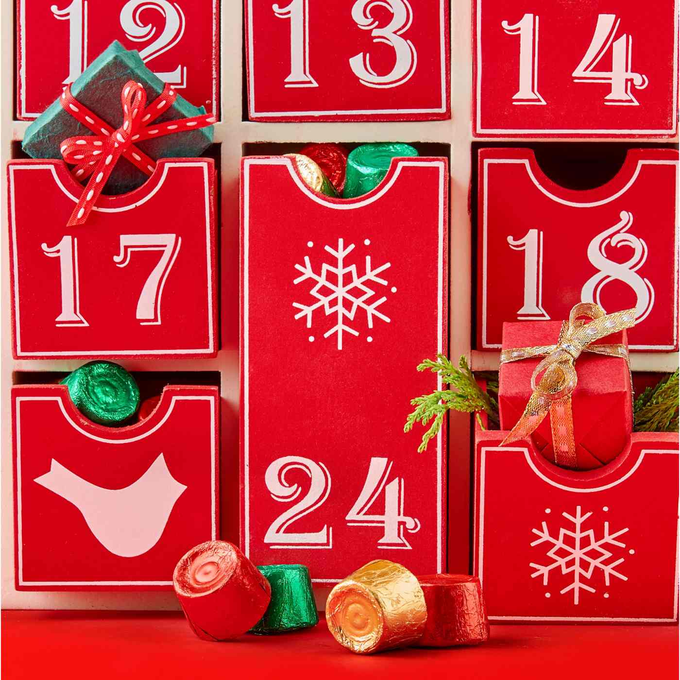Rolo Rich Chocolate Caramels Christmas Candy; image 7 of 8