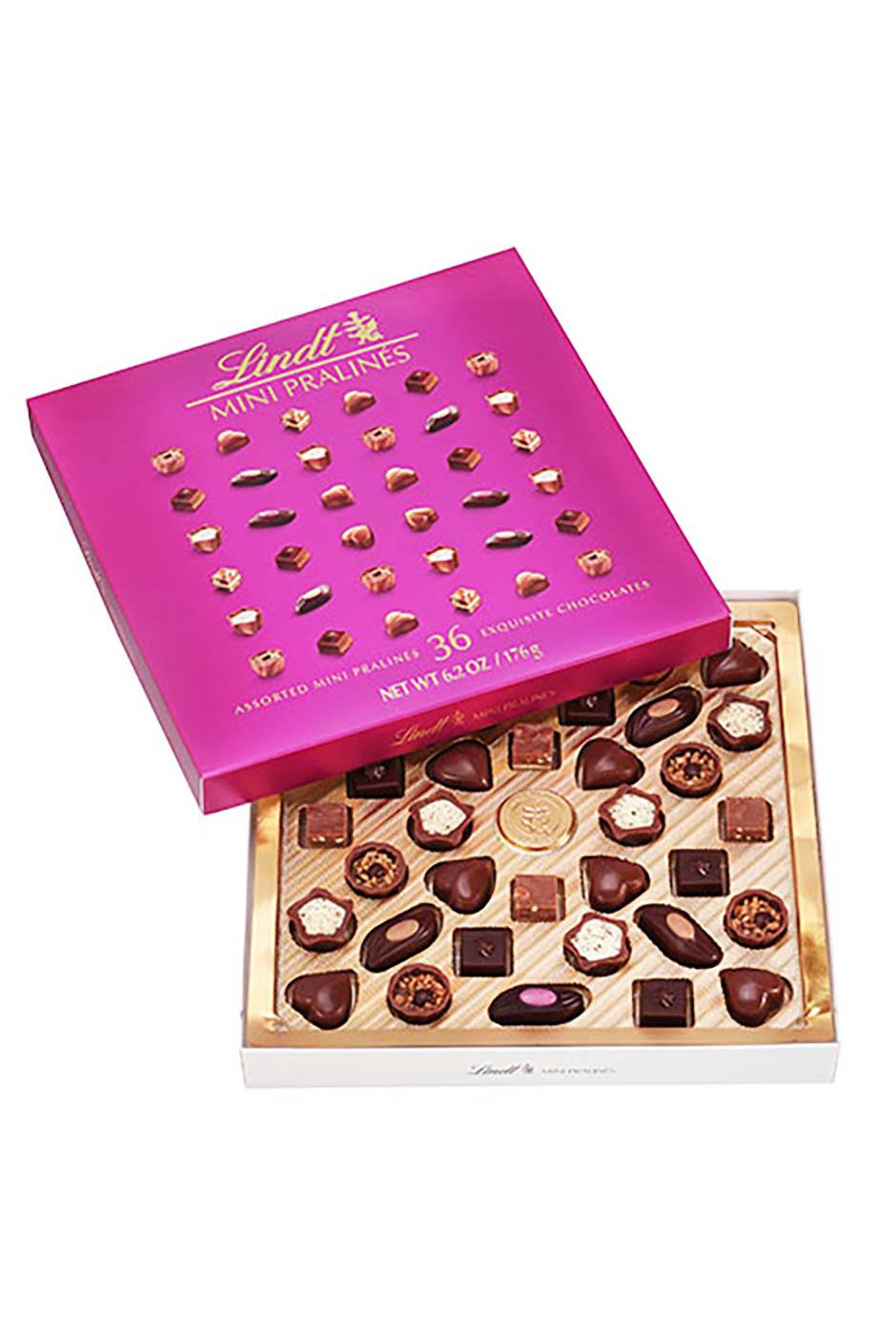 Lindt Lindor Assorted Pralines Magnta Gift Box; image 4 of 4