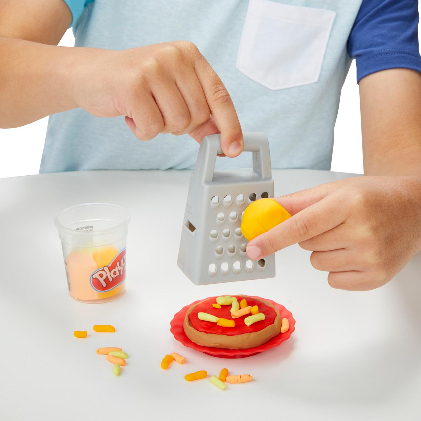 Play-Doh Kitchen Creations Sizzlin' Stovetop - Shop Dress Up & Pretend Play  at H-E-B