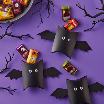 Hershey's Miniatures Assorted Chocolate Halloween Candy Bulk Variety Bag
