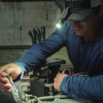 Coast HX5 Focusing Beam Pocket Flashlight, 4"