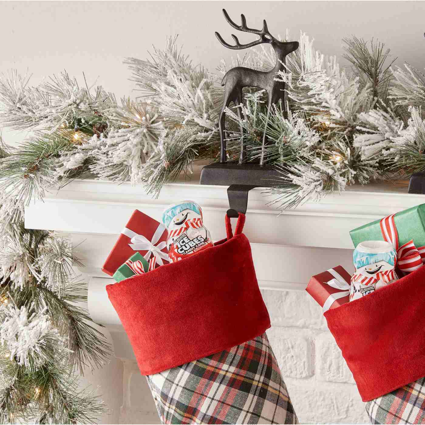 Ice Breakers Ice Cubes Snowman Candy Cane Sugar Free Gum Holiday Bottle