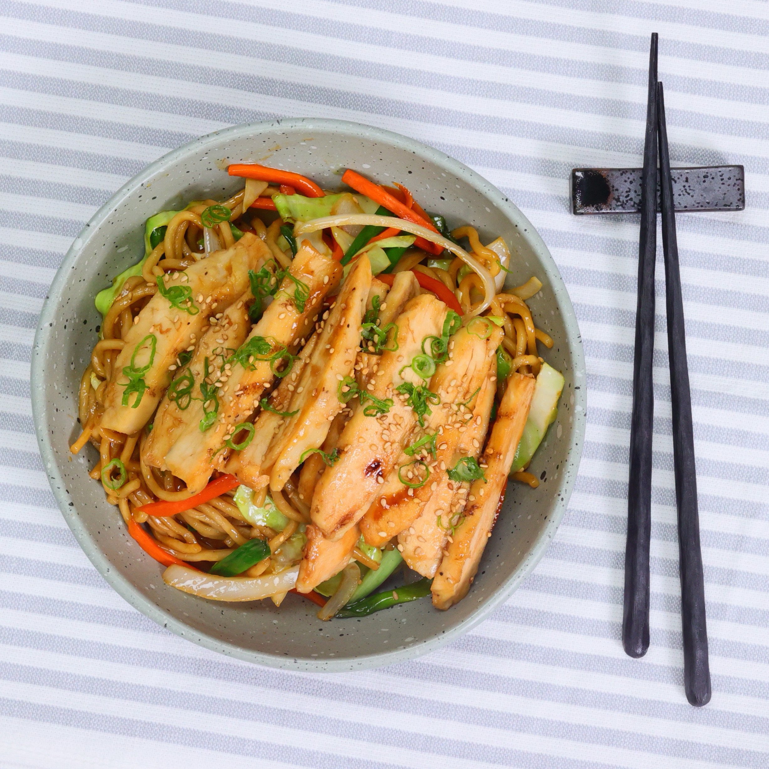 H-E-B Sushiya Chicken Lo Mein Noodle Bowl - Served Hot - Shop Sushi At ...