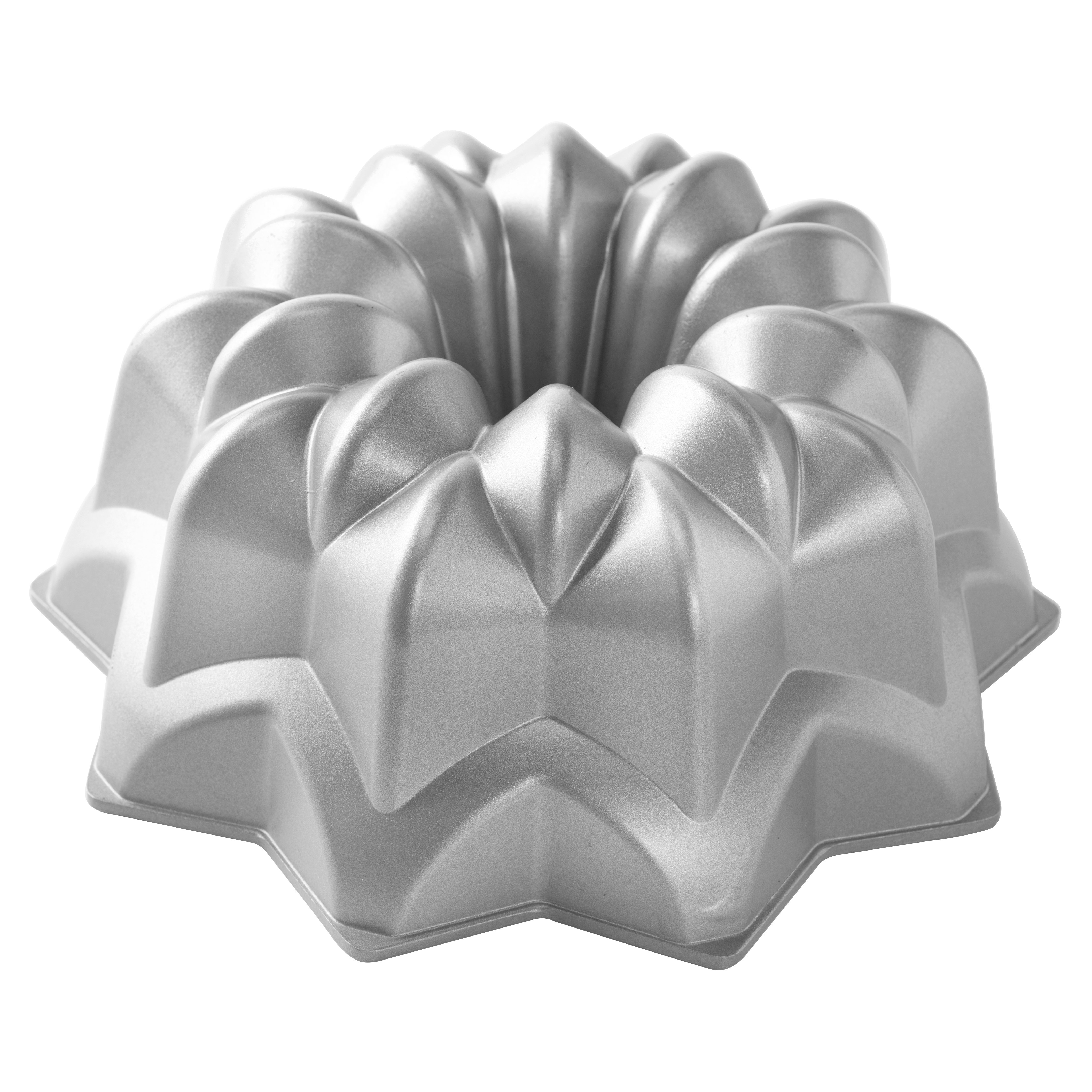 Nordic Ware Vintage Star Bundt Pan, cocoa/metal