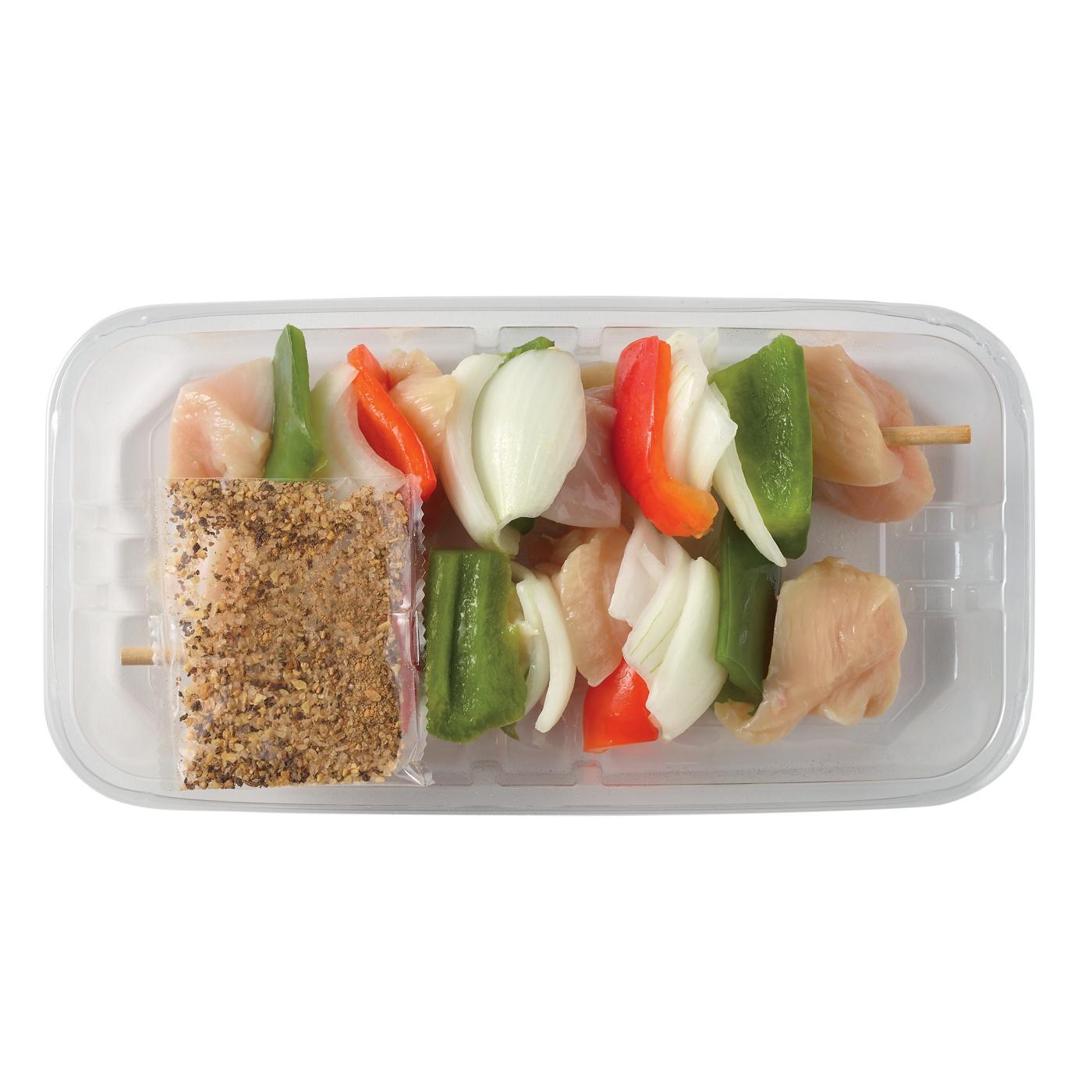 H-E-B Meat Market Chicken Kabobs - Steak Seasoning; image 1 of 4